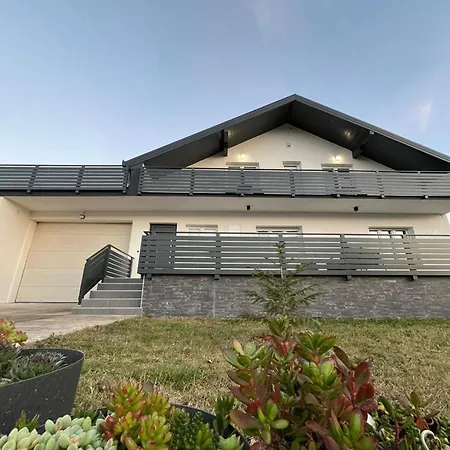 Vacation Mo Star With Swimming Pool And Sauna * 모스타르