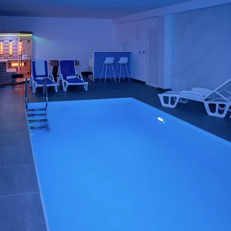 Vacation Mo Star With Swimming Pool And Sauna 빌라