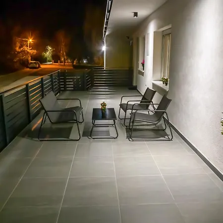 Vacation Mo Star With Swimming Pool And Sauna * 모스타르
